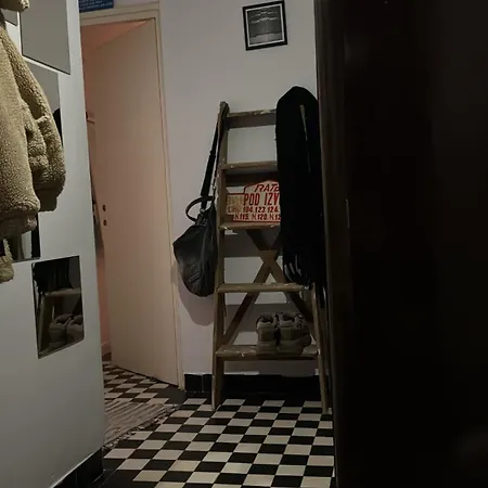 Artist - Victory Avenue ブカレスト